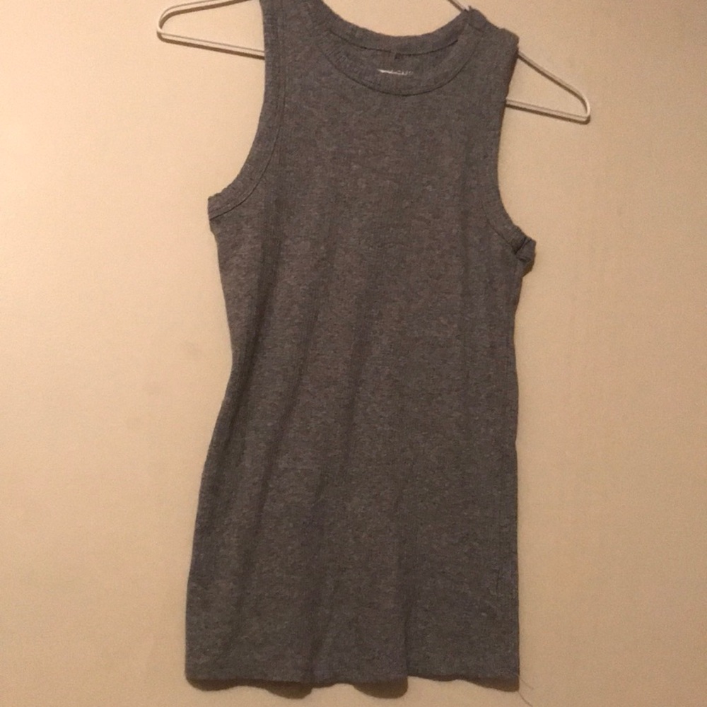 gray tank top